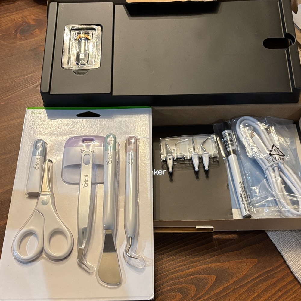 Cricut Crafting Tool Set with Silver and White Accessories